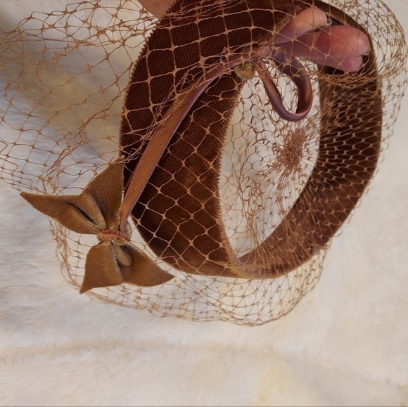 Vintage velvet with netting and velvet bow - Picture 7 of 11